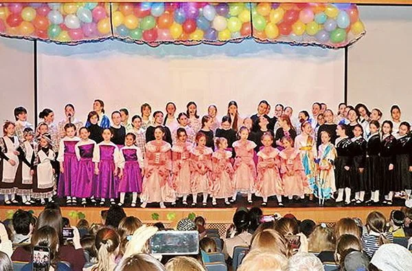 «По дорозі з хмаринками»