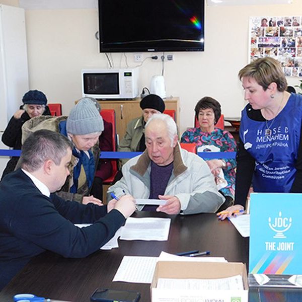 Перший етап видачі нових банківських карток завершено