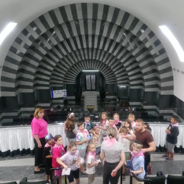 Дитяча екскурсія по центру «Менора»