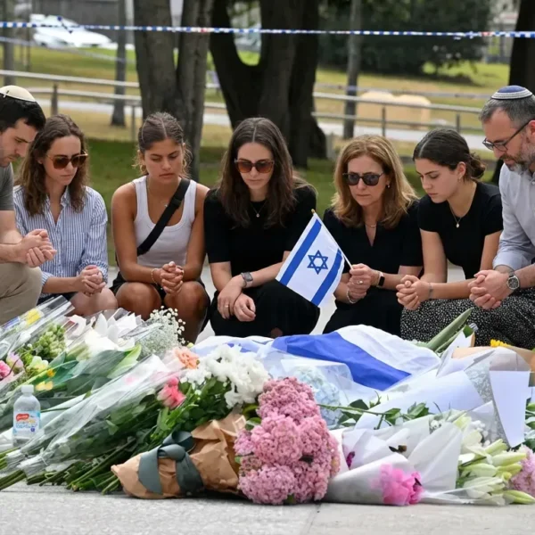 Темрява посеред світла